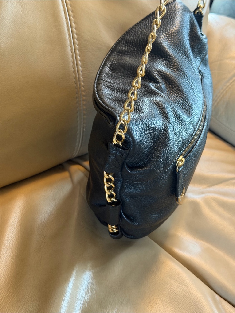 Perlina Black Leather Shoulder Bag with Gold Chain - Picture 5 of 16